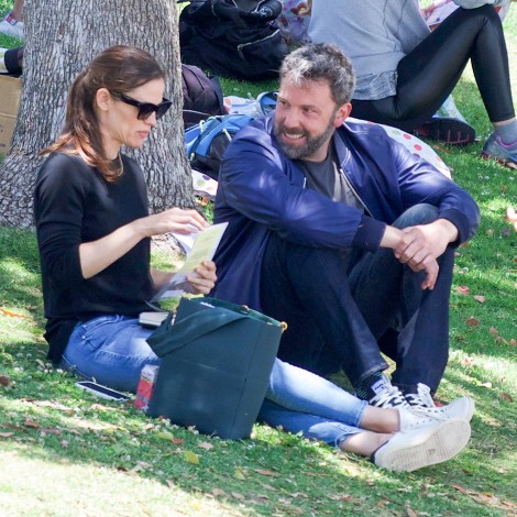 Ben Affleck desata polémica al mostrarse cariñoso con su ex Jennifer Garner