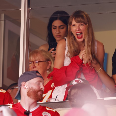 Taylor Swift es captada en partido de Travis Kelce así fueron sus reacciones durante el juego