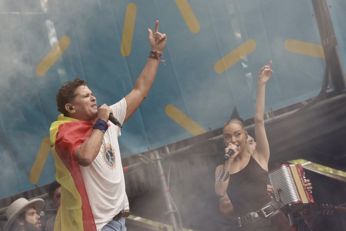 Así se vivió el concierto histórico de Carlos Vives en la Puerta de Alcalá de Madrid