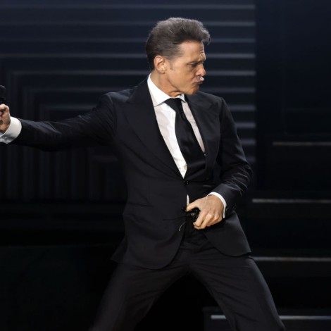 Luis Miguel vive momentos incómodos en el escenario y preocupa a sus fans