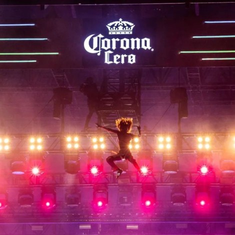 Jared Leto sorprende a fans al saltar del techo en concierto de 30STM